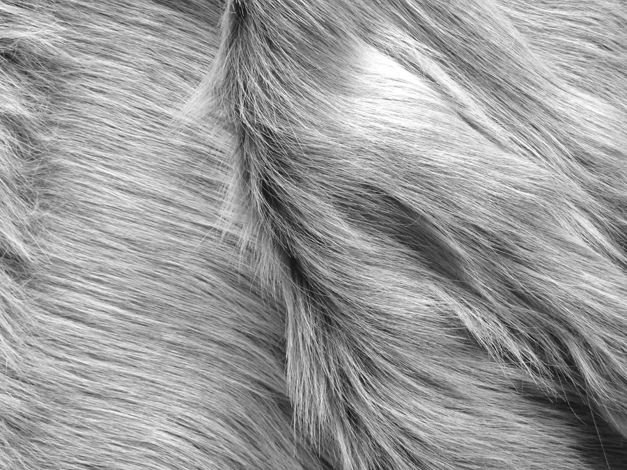 šedá kožešina fantasy s dlouhým vlasem