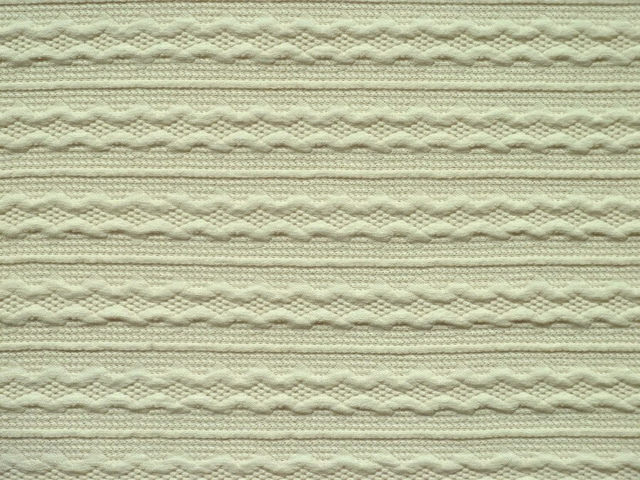 pletenina v krémové barvě 3333 s plastickým vzorem