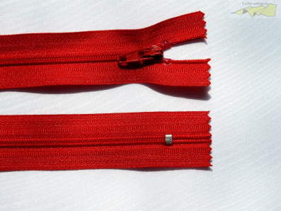 zip spirálový 18cm červený