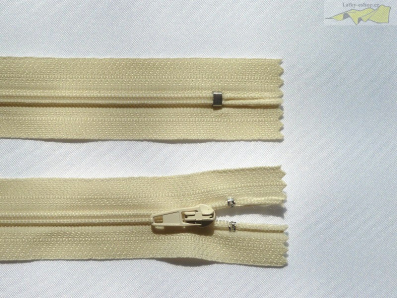 zip spirálový 18cm krémový