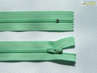 zip spirálový 18cm zelenkavý