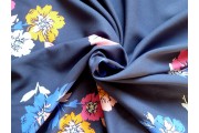 Halenkoviny - tmavě modrá viskóza 3020 s květy