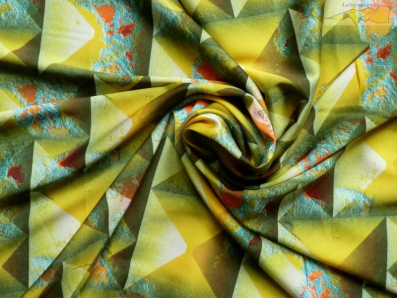 žlutá hedvábná šatovka 2032 geometrický vzor