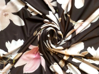 černý úplet 2810 s květy