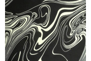 černé hedvábí 3093 s abstraktním vzorem