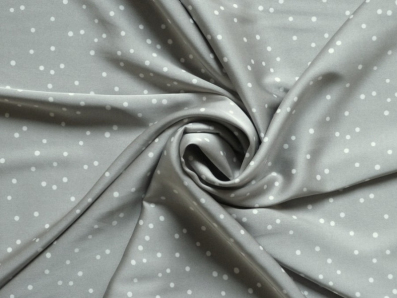 stříbrné hedvábí 3100 bílé puntíky