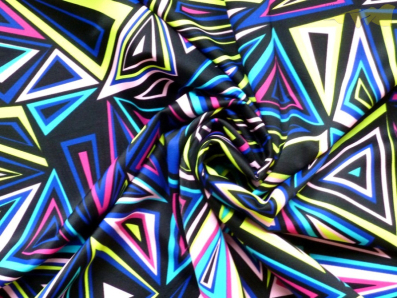černá plavkovina iris geometrický vzor
