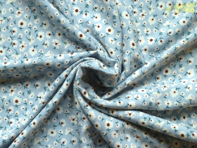 světle modrá viskóza 3136 s drobnými kvítky