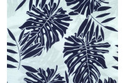 bílá viskóza 3145 vzor modré palmové listy