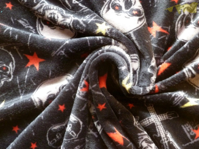 černý flanel fleece s lebkami