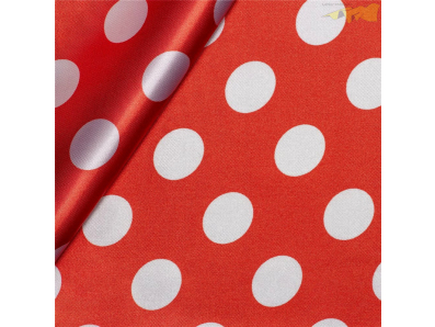 červený satén s bílými puntíky