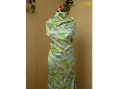 hedvábí 3271 se zelenými akvarelovými květy