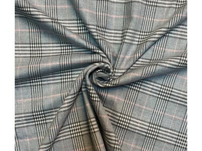 šedá kostýmovka kostkovaný vzor