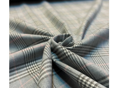 šedá kostýmovka kostkovaný vzor