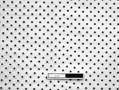 tyl bílý - černý puntík