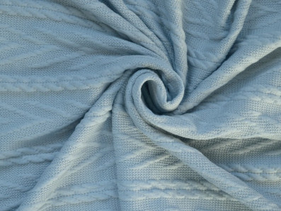 pletenina v bledě modré barvě 3332 s plastickým vzorem