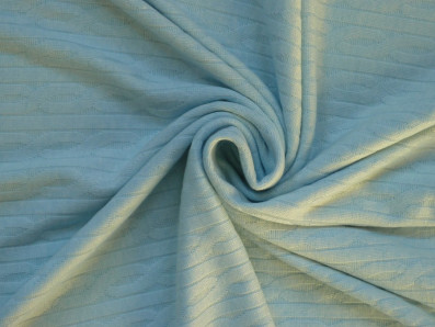 pletenina v bledě modré barvě 3335 s copánkovým vzorem