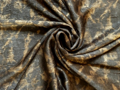 černá Seersucker látka 3331 zlatý abstraktní vzor