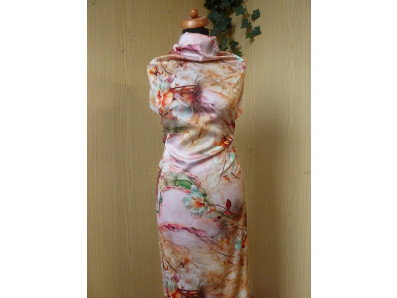 růžová hedvábná šatovka 2477 s magnóliemi