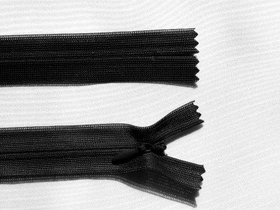 zip skrytý 55cm černý