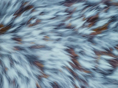 šedé hedvábí 3319 s kožešinovým efektem