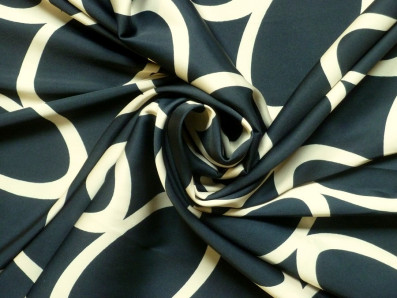 černé acetátové hedvábí 3323 s geometrickým vzorem