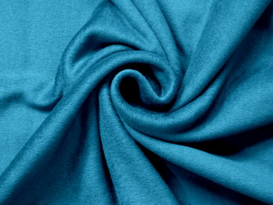 teplý počesaný úplet v petrolejové barvě