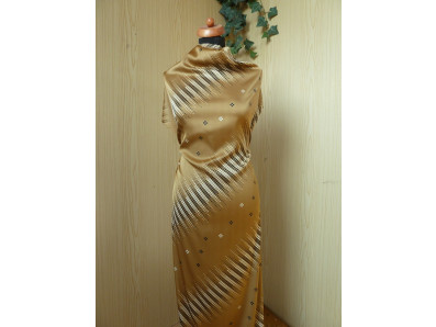 starozlaté hedvábí 3325 s geometrickým dekorem