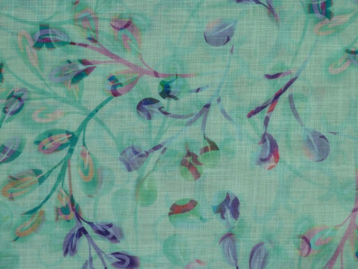 zelená lněná šatovka 3406 s motivem větviček