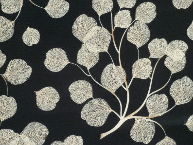 černé hedvábí 3316 vzor skeletových listů