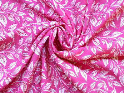 purpurová viskózová šatovka 3417 s lístky