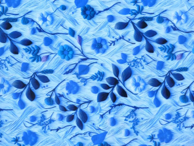 viskózová šatovka 3421 kobaltově modrý květinový motiv
