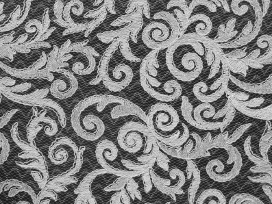 Luxusní bílá krajka 1939 s ornamentálním vzorem a bordurou
