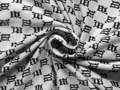 úplet 3506 s monogramovým vzorem