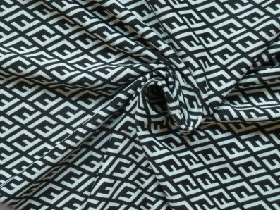 zimní úplet 3508 s černo-světlým geometrickým vzorem